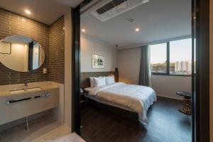 A TIQUE at Busan