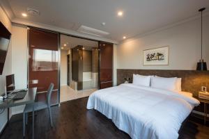 A TIQUE at Busan