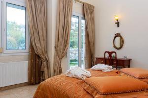 Rafkos Mansion with Private Pool and Amazing View