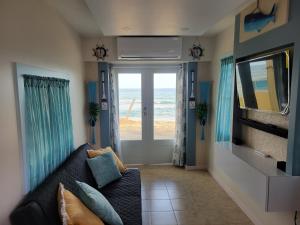 Two-Bedroom Apartment room in Yaeliz Front Beach