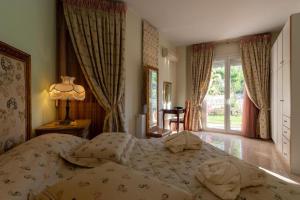 Rafkos Mansion with Private Pool and Amazing View