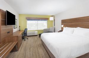 Standard King Room room in Holiday Inn Express Williamsburg an IHG Hotel