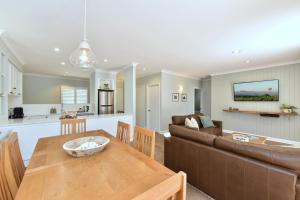 Villa 2br Pinot Grigio Villa located within Cypress Lakes Resort