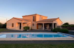 Maisons de vacances Le Chant du Moulin - Maison avec piscine : photos des chambres