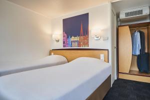 Hotels Kyriad Niort - La Creche : Hébergement 1 Lit Double et 1 Lit Junior (Jusqu'à 10 Ans)