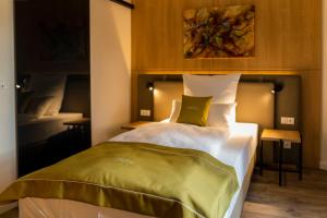 Hotel fine art UG