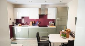 Acorns with own hot tub, romantic escape, close to Lyme Regis