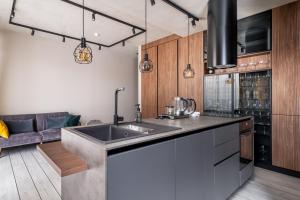 Lofts & Rosegold Luxury Stay in Elegant 1BR with Balcony in Riga Center