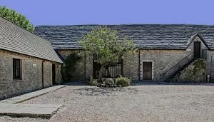 Kingston Country Courtyard - Corfe Castle