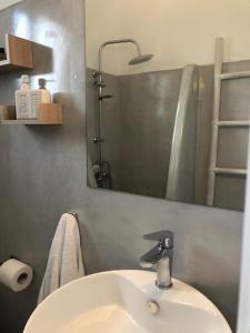 Cozy Brand New Studio in the heart of Naousa