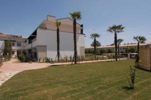 Delightful flat in a village with swimming pool