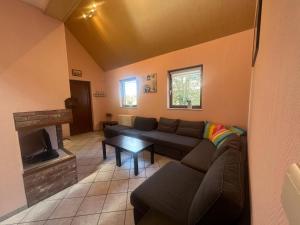 Relaxing Villa with Pool