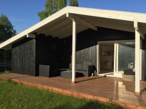 En perle af et sommerhus tæt på både strand og by