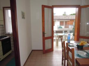 Relaxing villa with private garden 250m from the sea