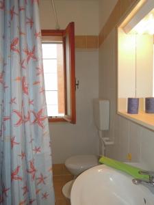 Relaxing villa with private garden 250m from the sea