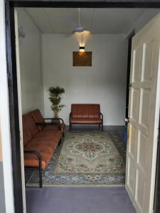 Homestay Embah Ros & Embah Lek