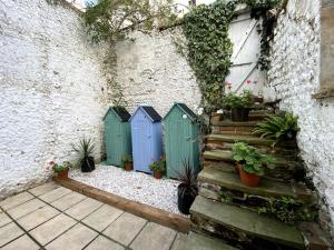 Seaside Flat With Sunny Garden.