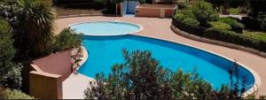 T2 Rez de jardin 4 personnes acces direct piscine superbe vue mer Parking privé ombragé lAM