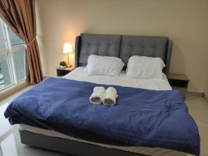 Twin Galaxy Studio with King bed city view