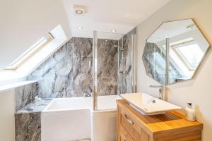 Mill House with Hot Tub