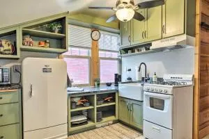 Beatrice Studio with Fire Pit Near Golf! - Tecumseh