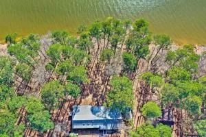 Secluded Avinger Home with Lake Access! - Ore City