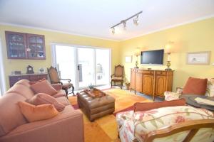 Harbour Island 304K condo
