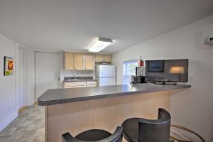 Quaint DT Greenport Apt - 2 Mi to Shelter Island!