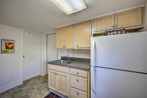 Quaint DT Greenport Apt - 2 Mi to Shelter Island!