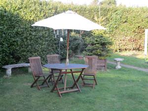 3 Bed Flat - Sleeps 5 - Garden - Parking - Wifi