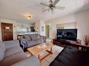 Laguna La Crete 216, Beach Front Holiday Apartment