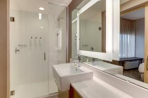 Queen Room with Two Queen Beds and City View room in SpringHill Suites by Marriott Cheraw
