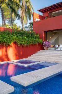 Stunning 7Bd Beachfront Villa Fully Staffed with access to St Regis 4 Seasons & More
