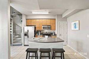 Balcony Skyline View Spiral Staircase Near UT