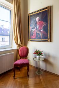 Apartament luster i obrazów