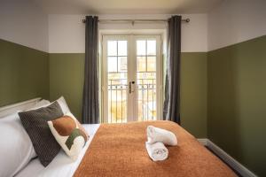 Upton Grange Townhouse sleeps 10