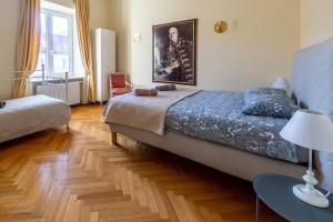 Apartament luster i obrazów