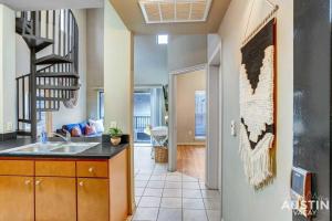 Spectacular Location West Campus Apt for 8 plus Loft