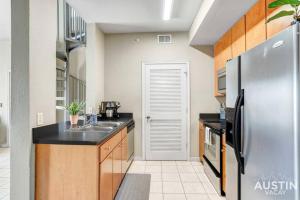 Space for 8 Near Downtown Easy Walk to UT Campus