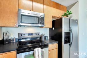 Space for 8 Near Downtown Easy Walk to UT Campus