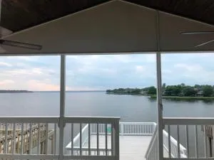 Lake Conroe Waterfront Paradise -Weekly Discounts! - Honea