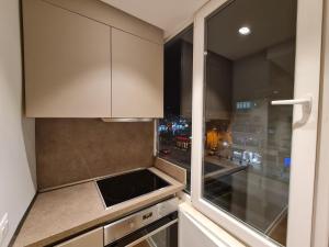 Adore - Modern Studio