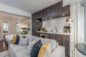 Yorkville Living 1 BR-1BA with Gym in Upscale Area