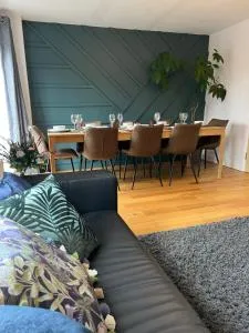 Upton Grange Townhouse sleeps 10 - Wervin