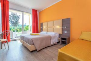 Family Room with Private Garden room in Hotel Bella Lazise