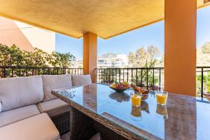 Seaside Bliss 2BR Apartment with Tranquil Terrace Pool and Parking