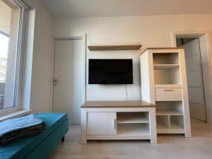 Modern and quiet apartment with air conditioning and private parking