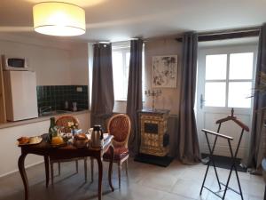 Maisons d'hotes Guestroom Villers-Sous-Pareid, 1 piece, 2 personnes - FR-1-585-93 : photos des chambres