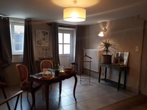 Maisons d'hotes Guestroom Villers-Sous-Pareid, 1 piece, 2 personnes - FR-1-585-93 : photos des chambres