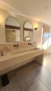 Villas O Nuit Claire, superbe longere avec spa. : photos des chambres